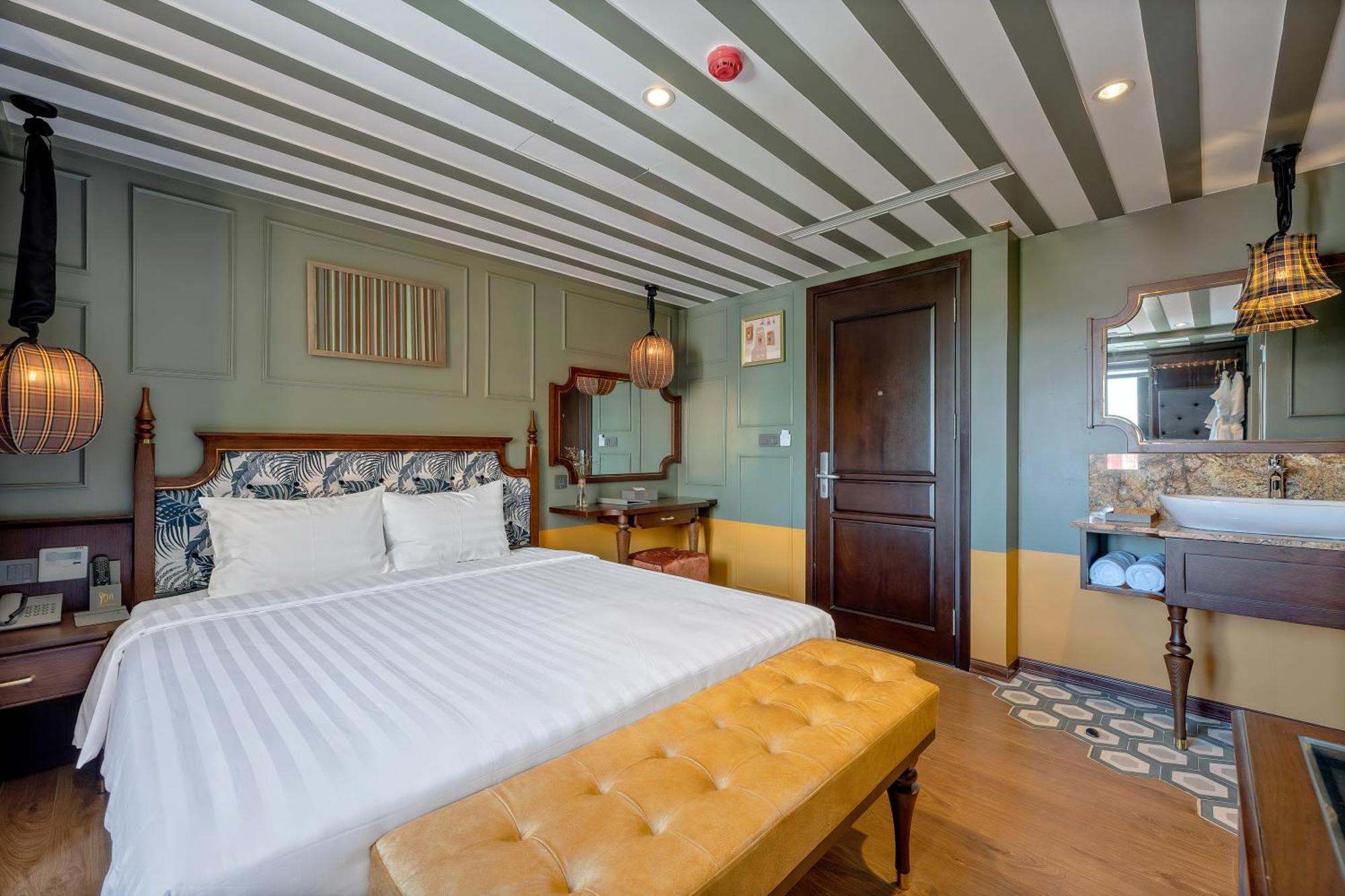Son Hoi An Boutique Hotel & Spa Szoba fotó A room at the hotel